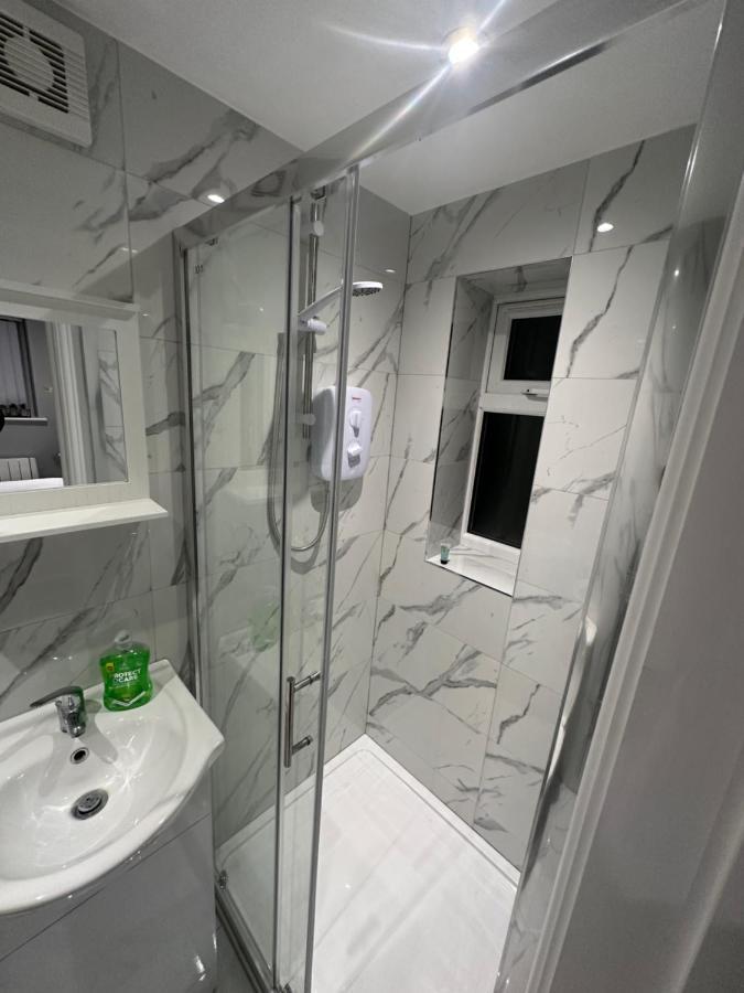 Modern Luxury Private Detached 1 Double Bedroom - Super Fast Wifi *