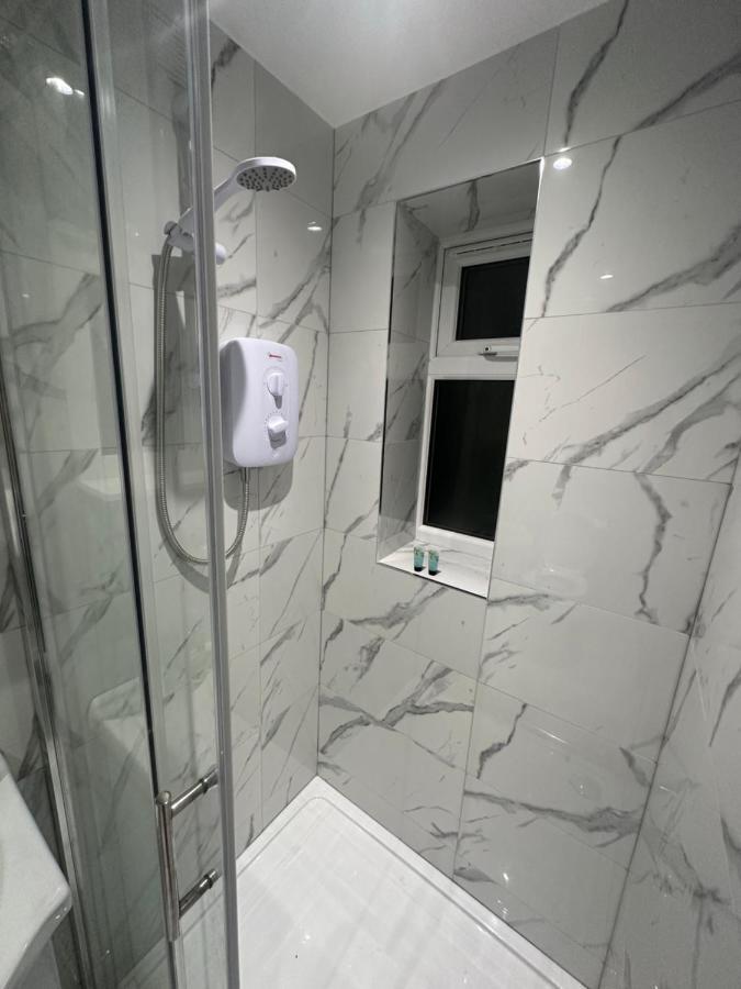Modern Luxury Private Detached 1 Double Bedroom - Super Fast Wifi