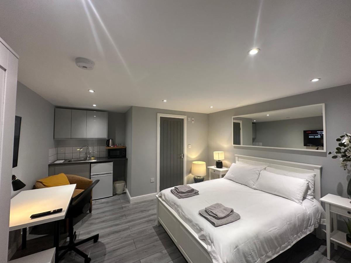 Modern Luxury Private Detached 1 Double Bedroom - Super Fast Wifi *