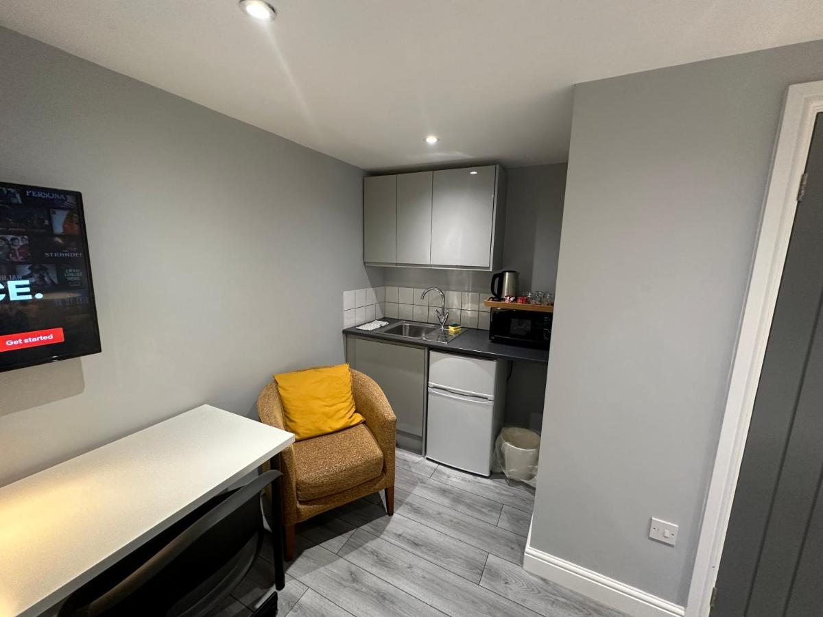 Modern Luxury Private Detached 1 Double Bedroom - Super Fast Wifi Apartment *